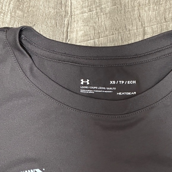 Women’s Under Armour XS 0 - 2 Short Sleeve T-Shirt Top Tee Grey Gray HeatGear - Picture 7 of 7